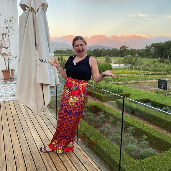 Meet your Posher, Lauren - Picture 3 of 3